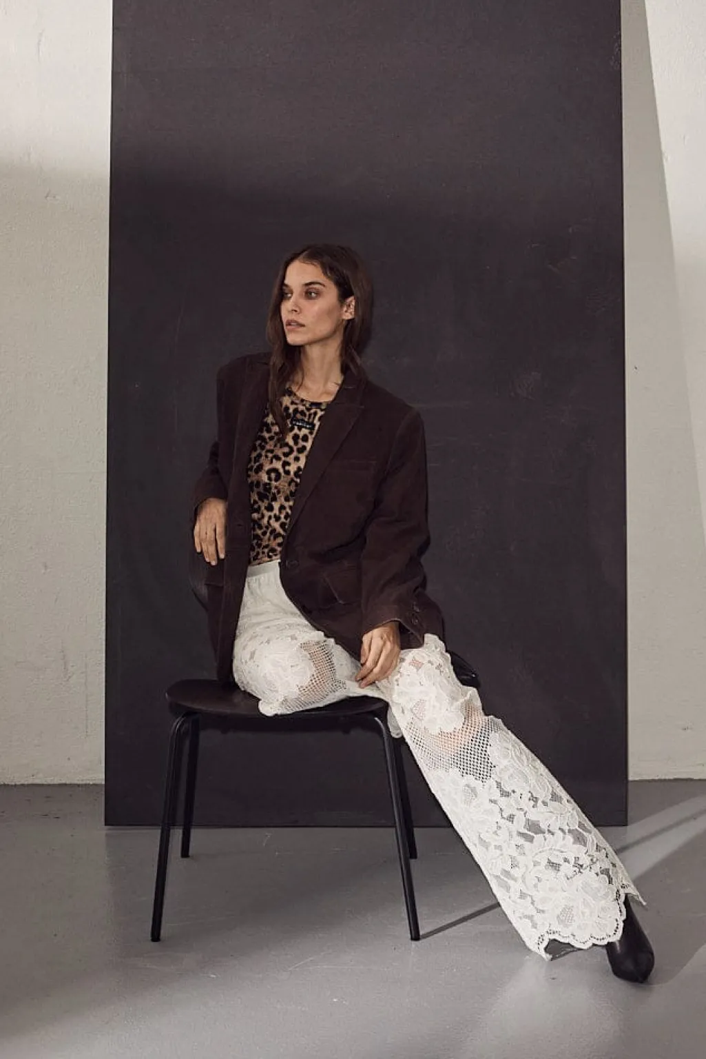 Curvey Lace Hem Pant HL10214