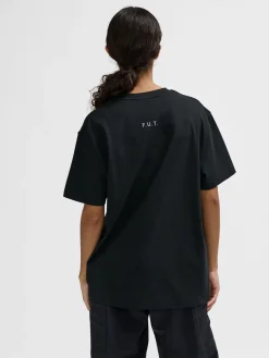 Essential T-Shirt 610560