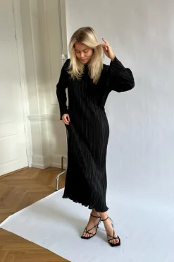 Kellyic Long Plissé Dress A23287