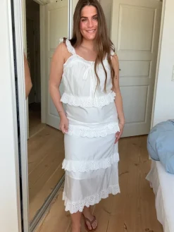 Laura And Charlott 152219B