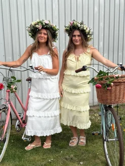 Laura And Charlott 152219B