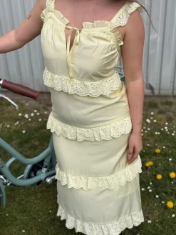 Laura And Charlott 152219B