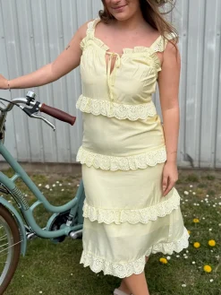 Laura And Charlott 152219B