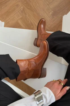 Martina Low PBboot10006