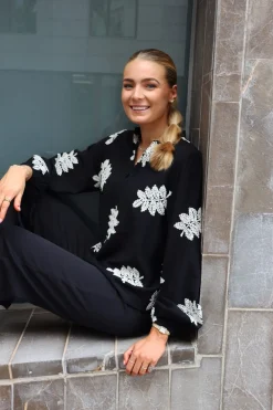 Meg Ls Vneck Blouse 22318