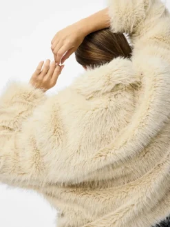 Pcjilla Short Fluffy Jacket