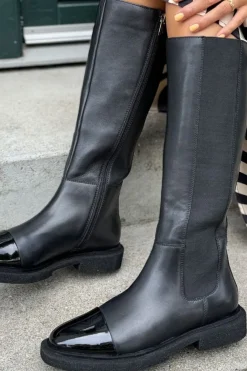 The Art Boot Patent/Toe