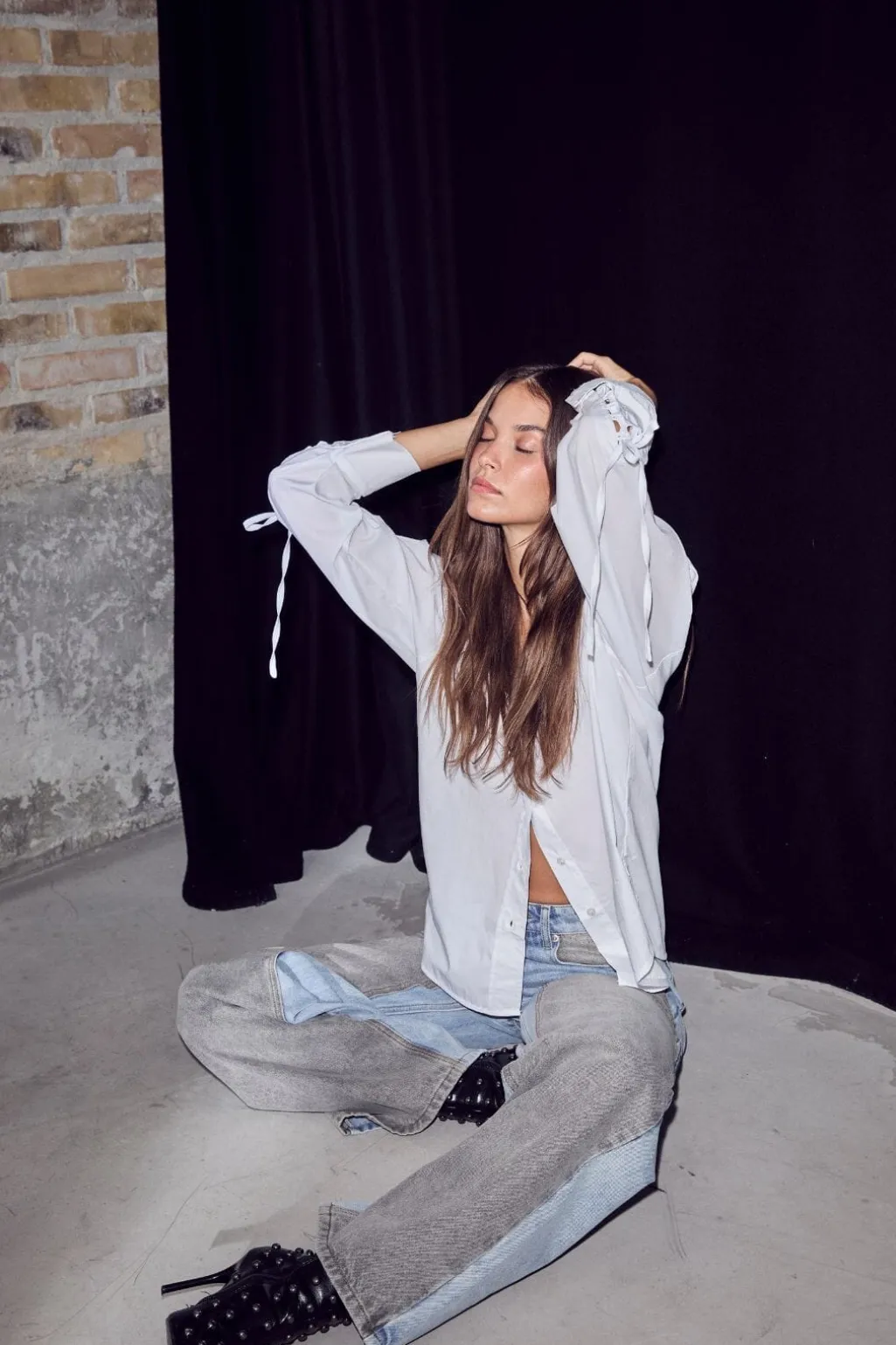 Two-Tone Patch Jeans HL10377